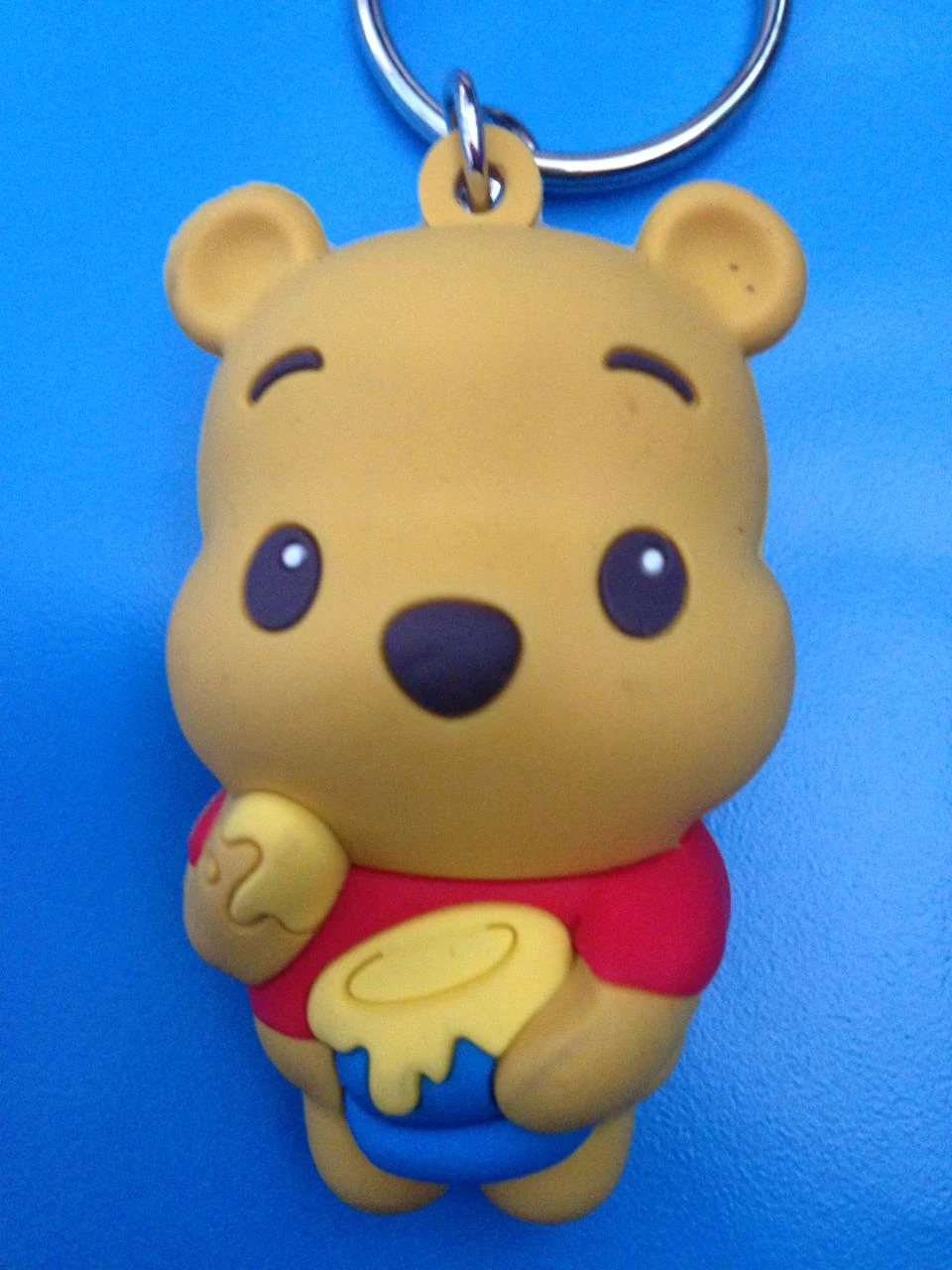 Porte clés disney disneyland paris : Winnie l'Ourson en relief 3D